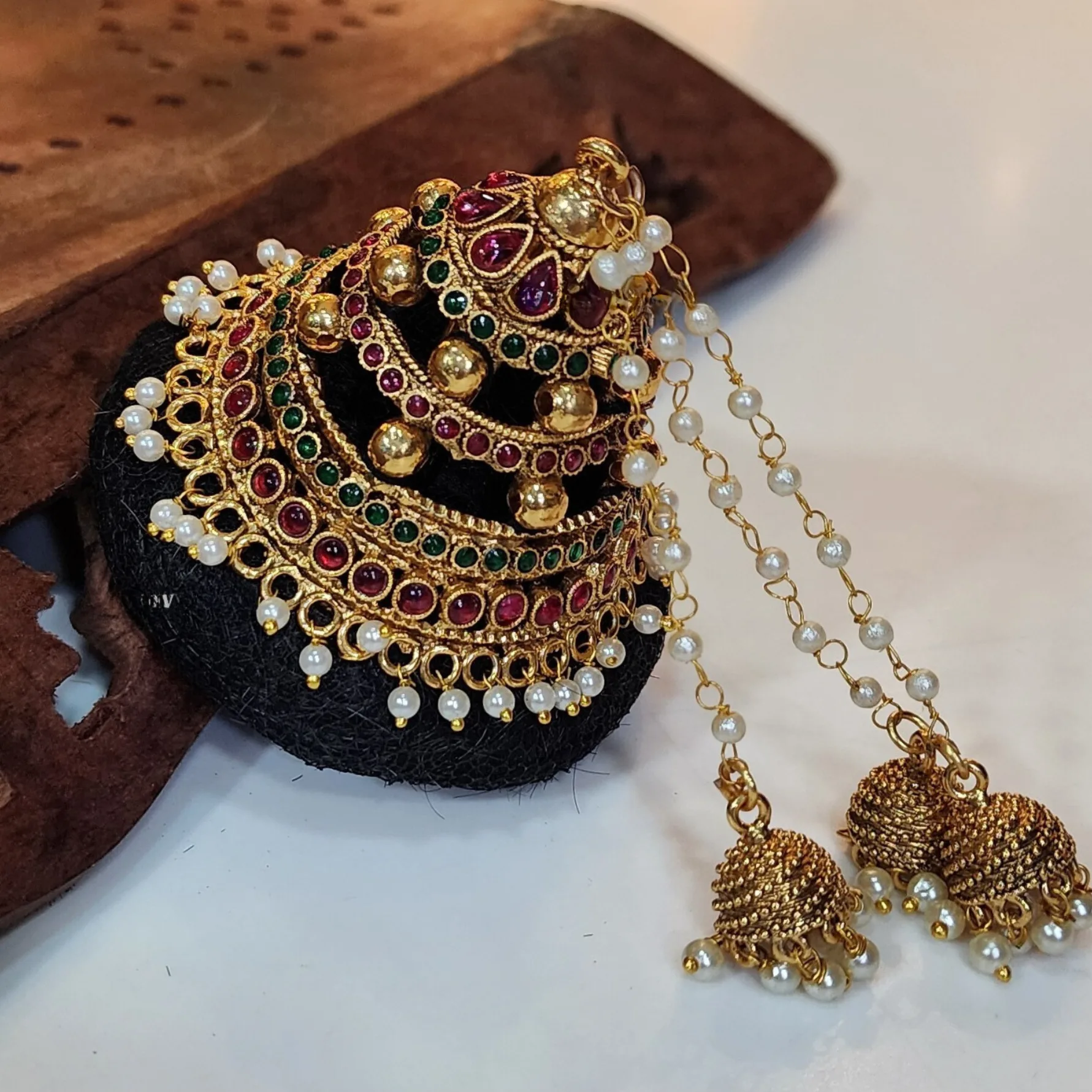 Antique Andal Kondai