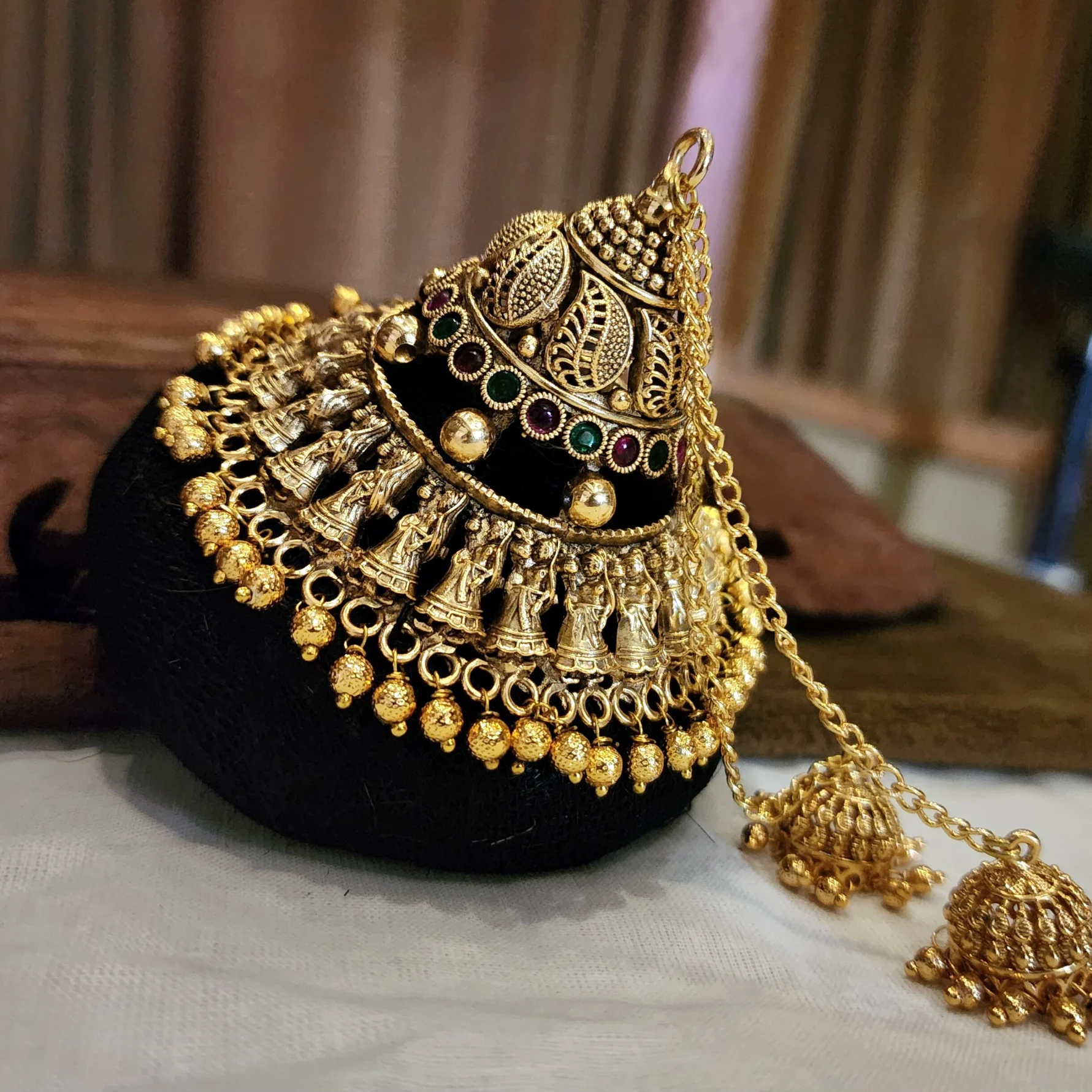 Antique Andal Kondai